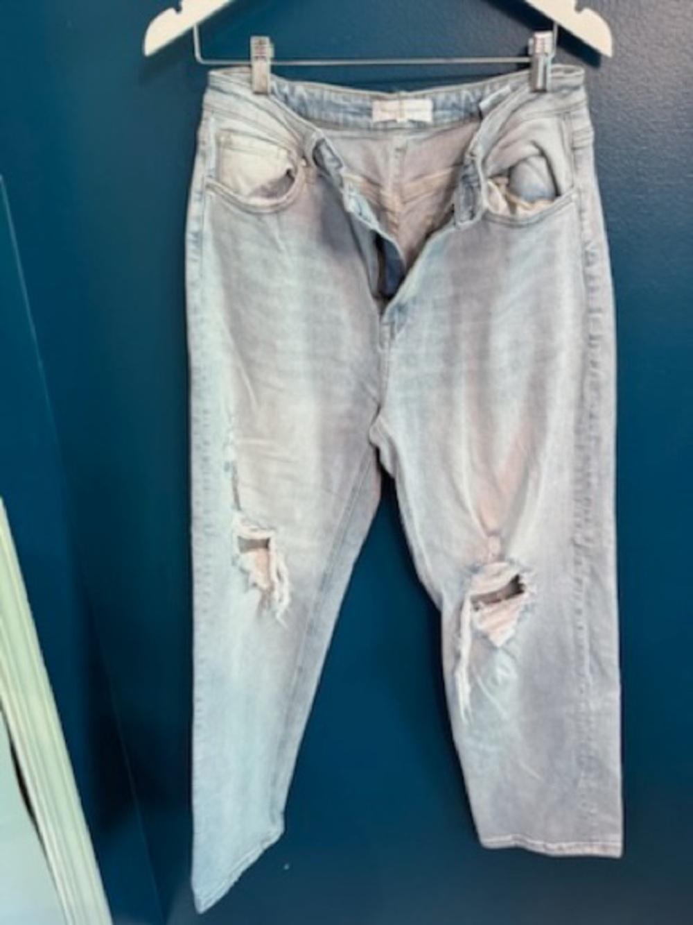 Women's Straight Leg Distressed Jeans - Light Grey